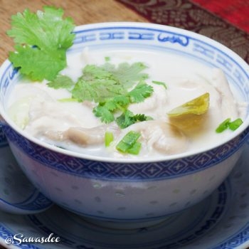 Potage au poulet, lait de coco et citron vert