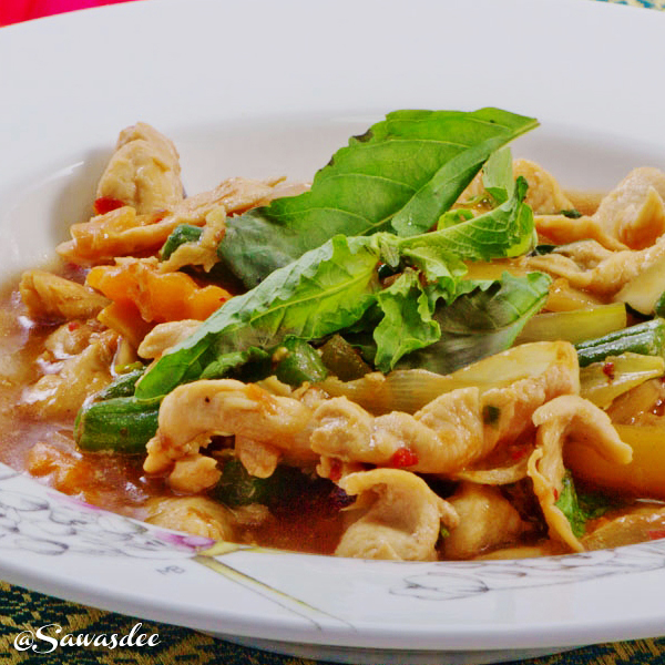 Poulet au basilic thaï