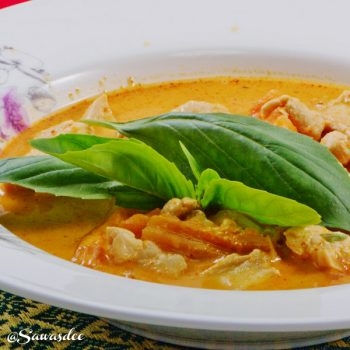 Poulet au curry rouge 