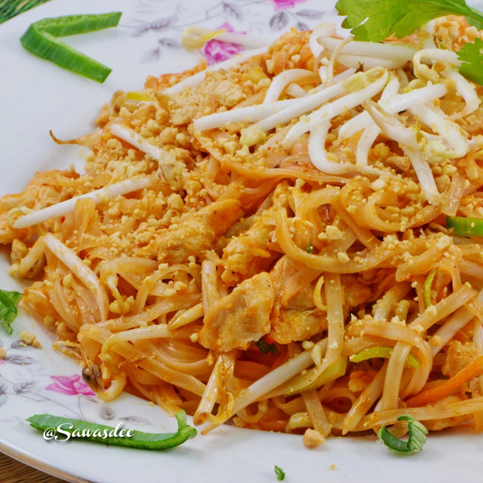 Nouilles sautées au poulet et soja